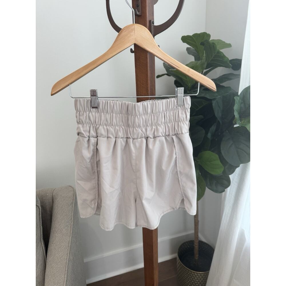NEW IN/ Elasticized Waist/ Active Wear Shorts/ Medium/ Coconut Milk